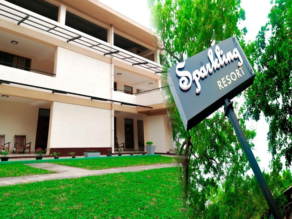 Sparkling Resort Kataragama Buitenkant foto