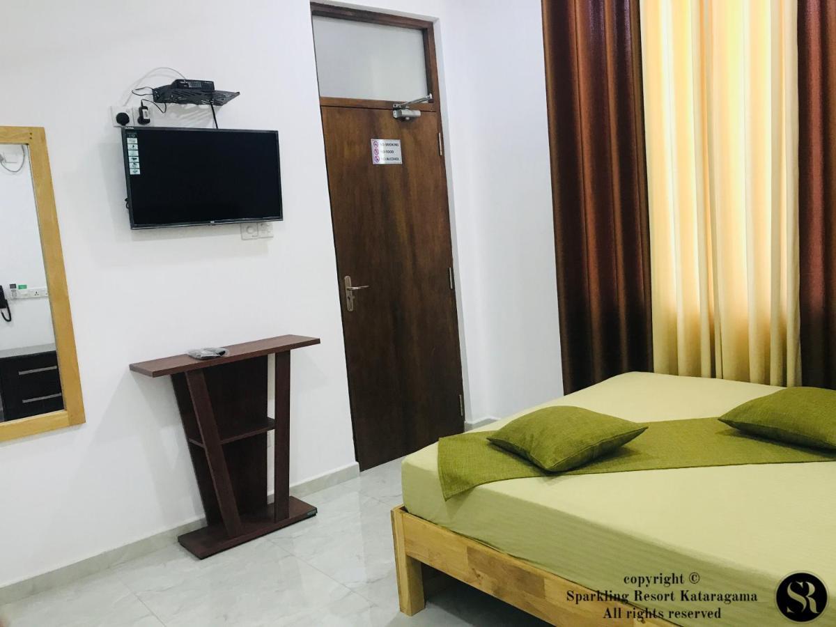 Sparkling Resort Kataragama Buitenkant foto