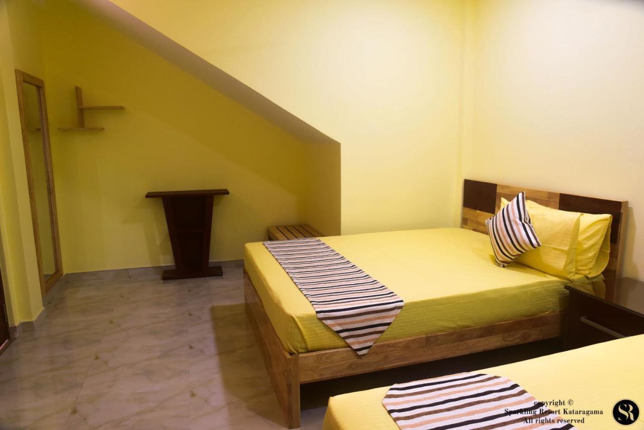 Sparkling Resort Kataragama Buitenkant foto