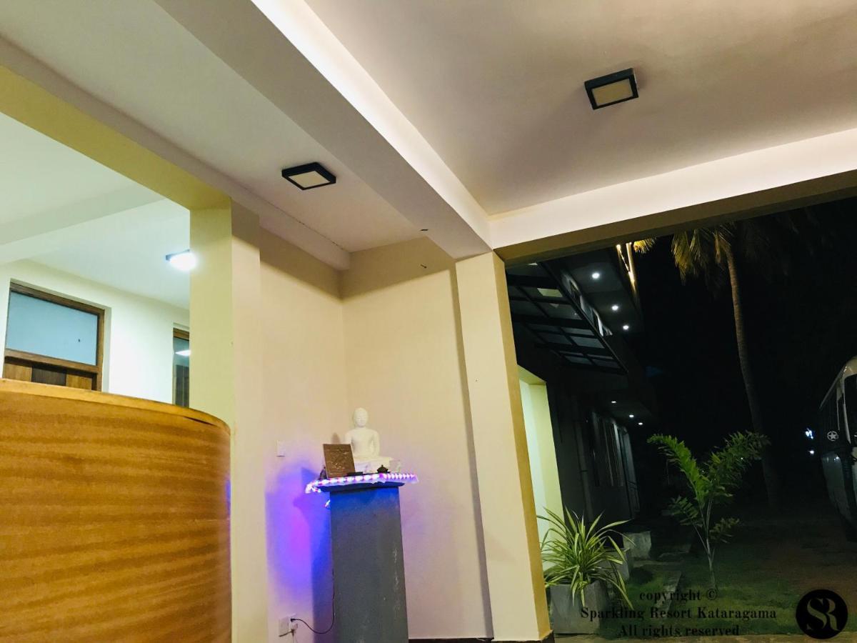 Sparkling Resort Kataragama Buitenkant foto