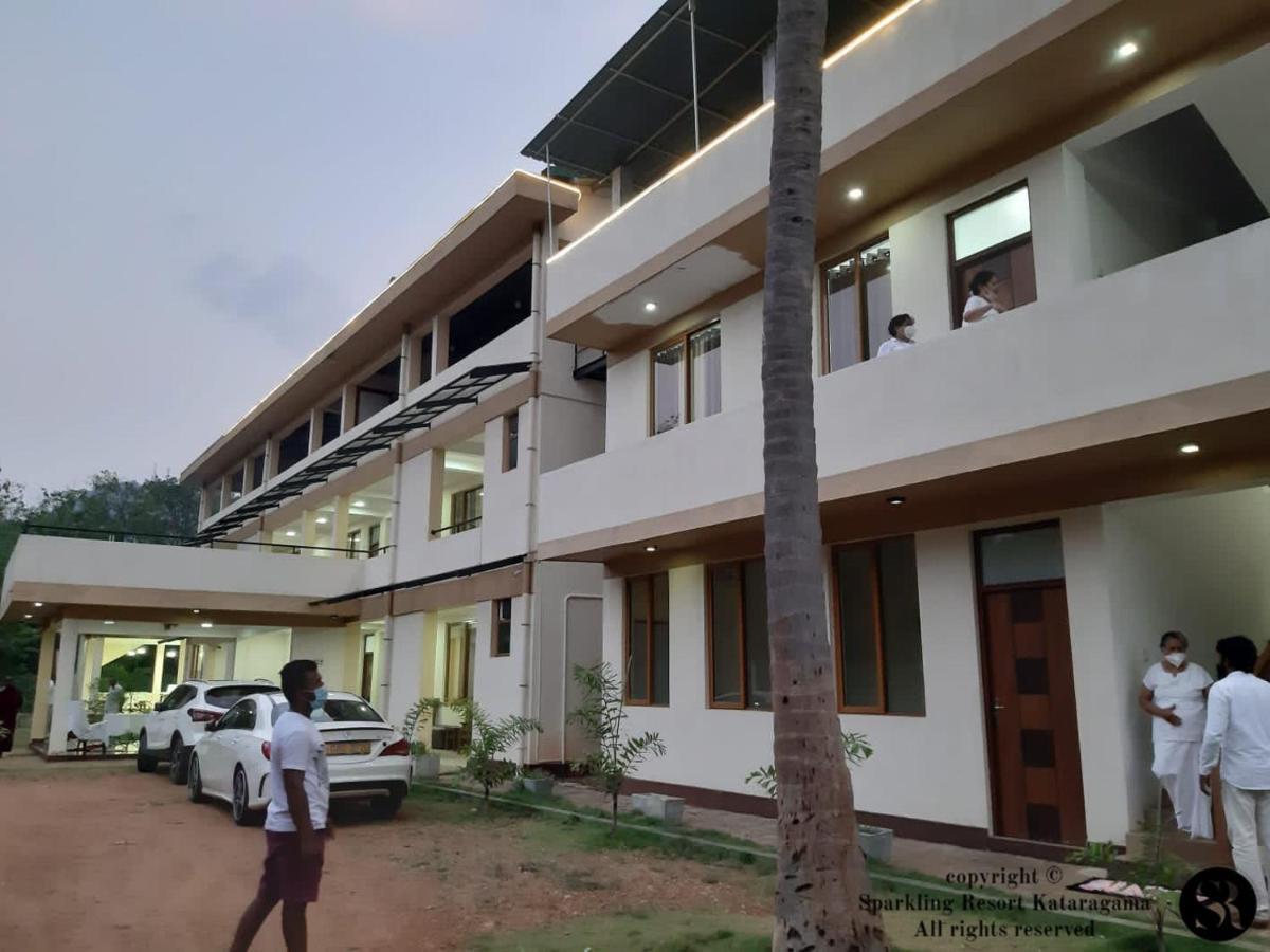 Sparkling Resort Kataragama Buitenkant foto