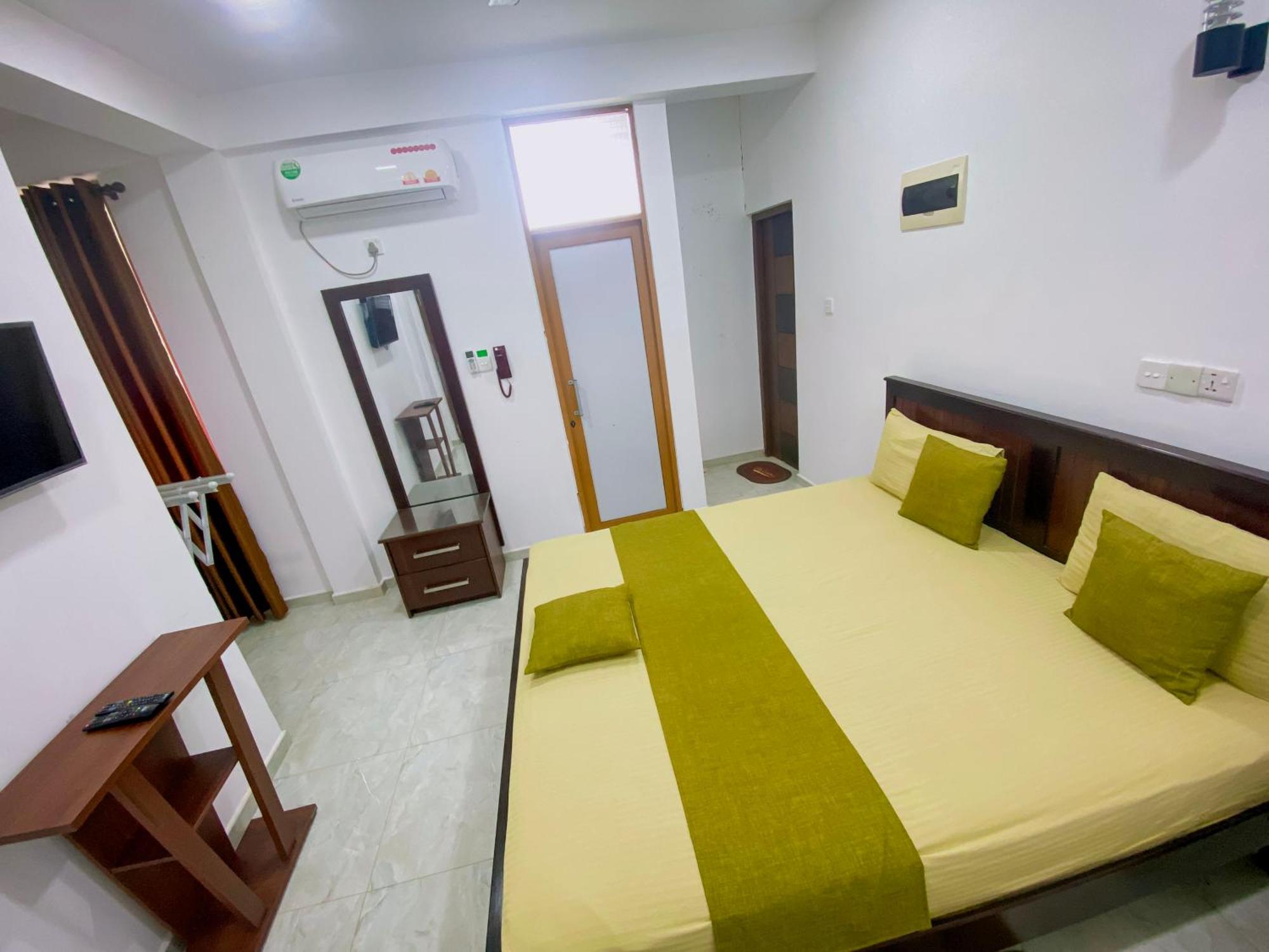 Sparkling Resort Kataragama Buitenkant foto