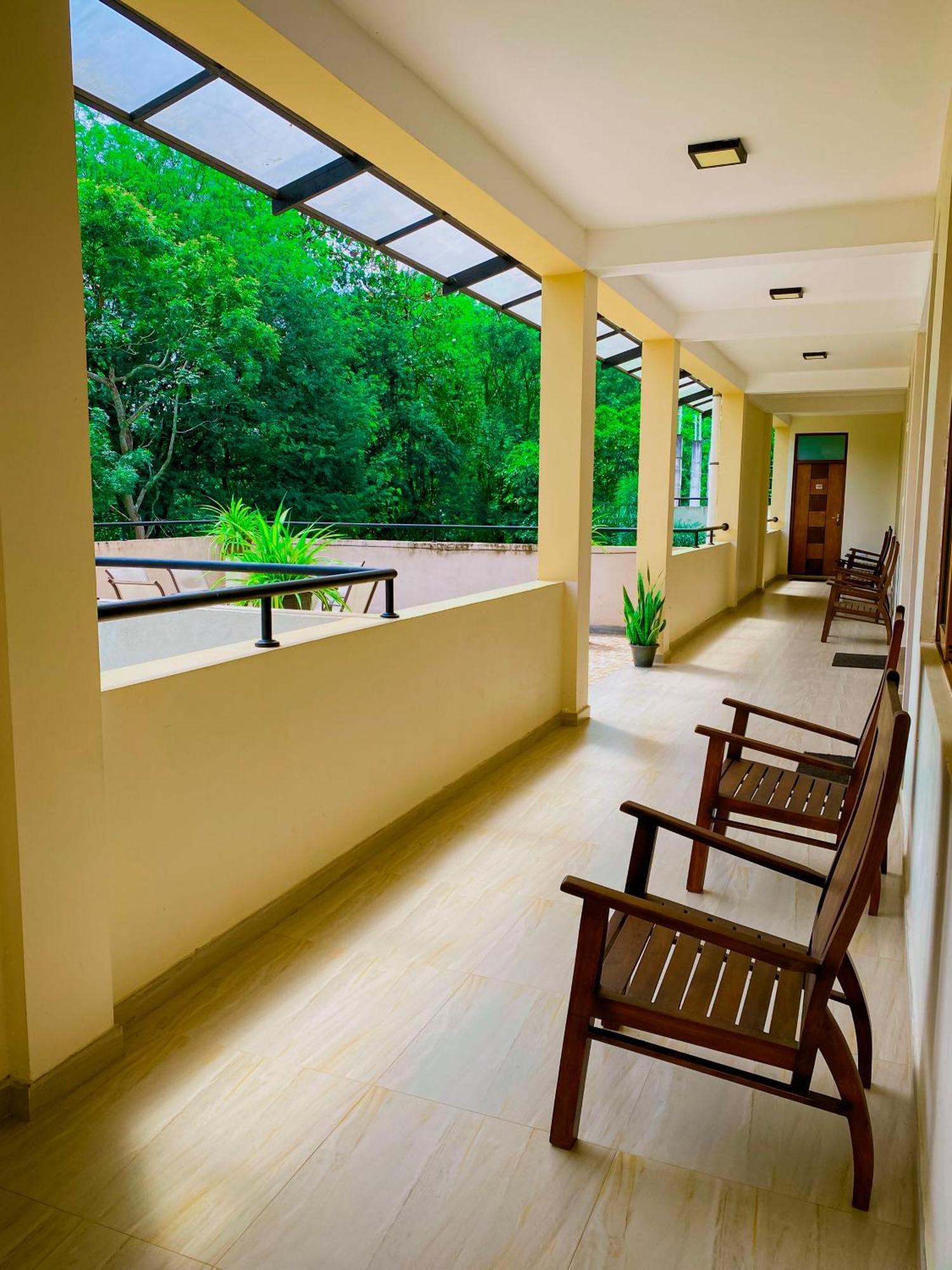 Sparkling Resort Kataragama Buitenkant foto