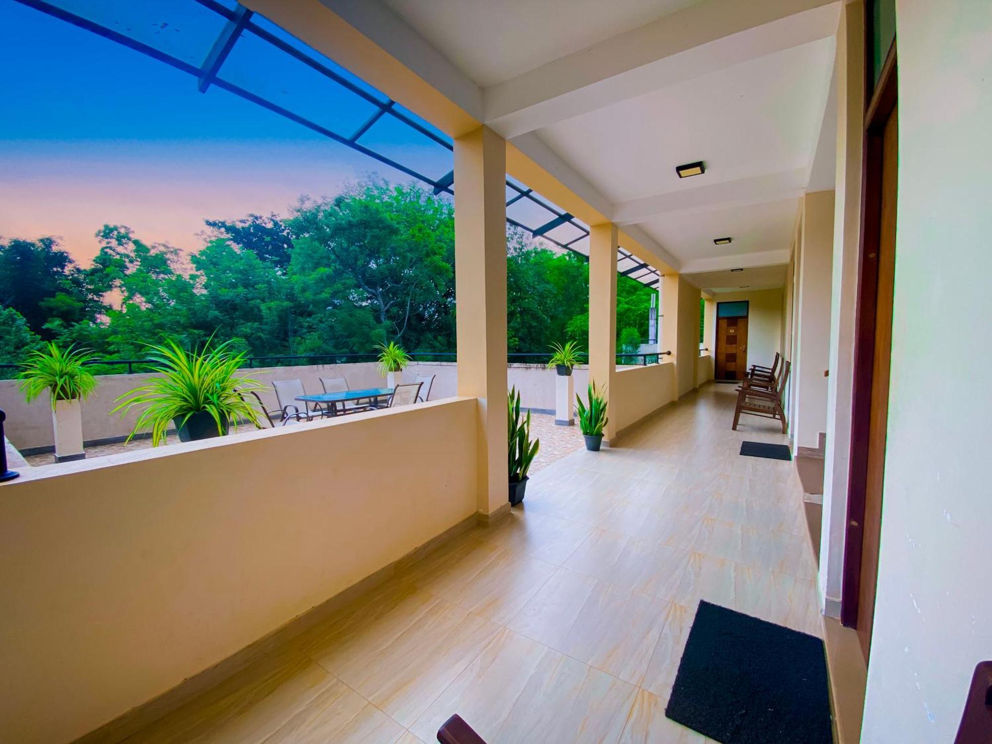 Sparkling Resort Kataragama Buitenkant foto