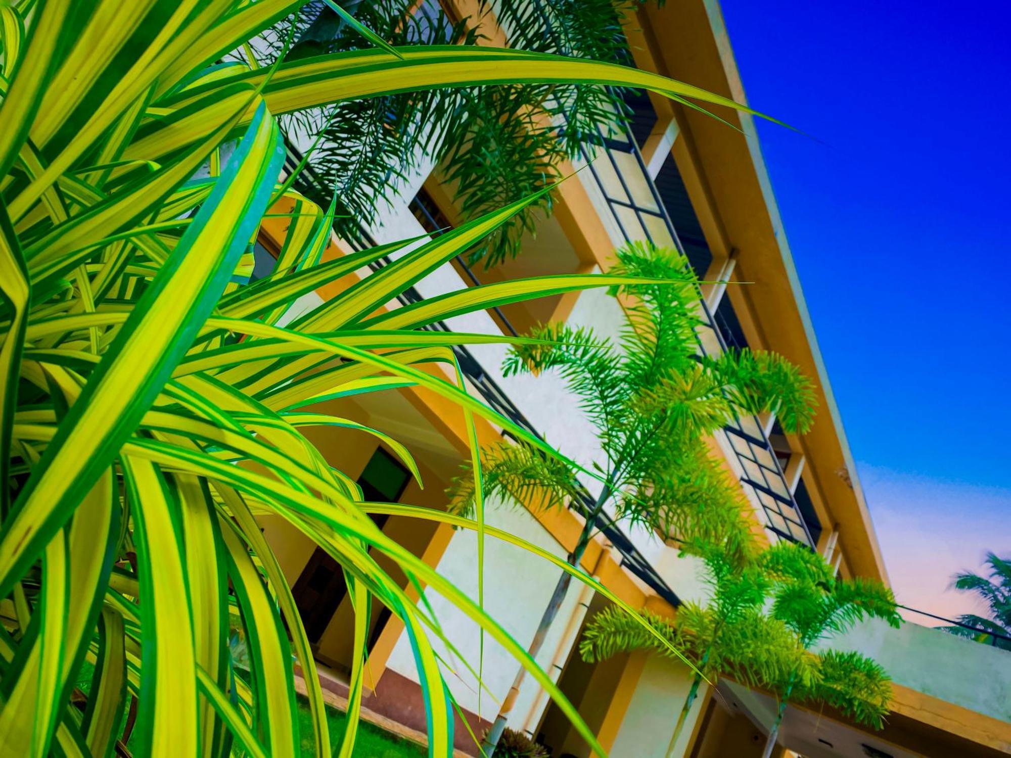 Sparkling Resort Kataragama Buitenkant foto