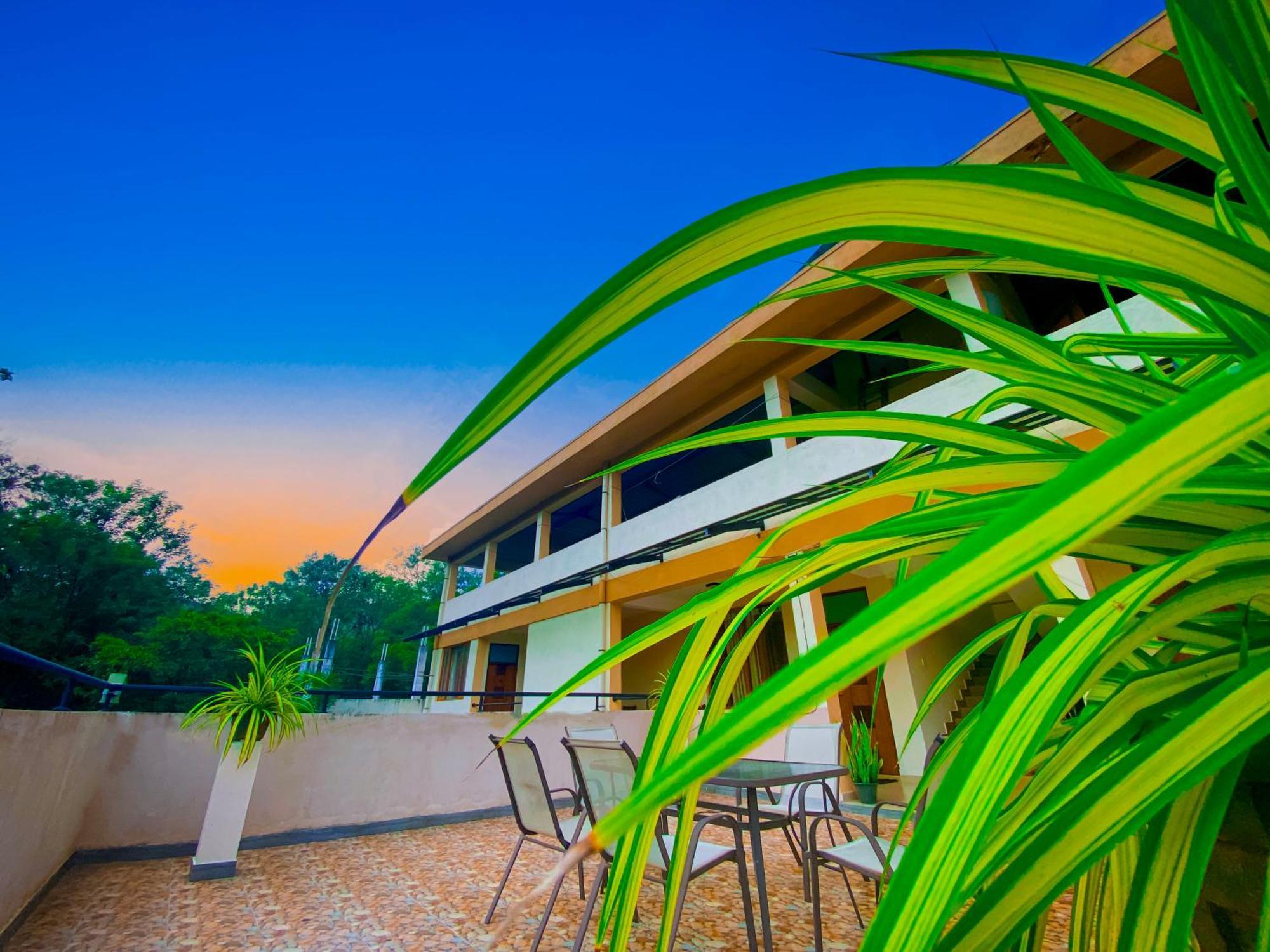 Sparkling Resort Kataragama Buitenkant foto